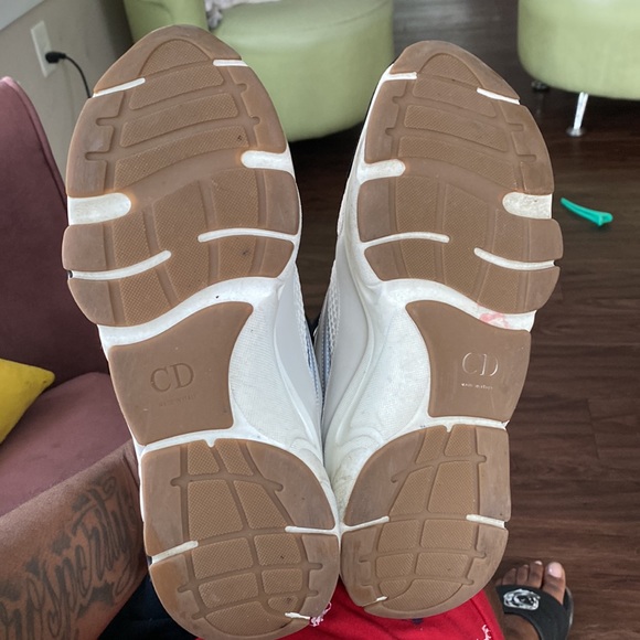 Dior b22 WILL BE CLEANED BEFORE SHIPPING!!!!and box is available - Picture 4 of 6